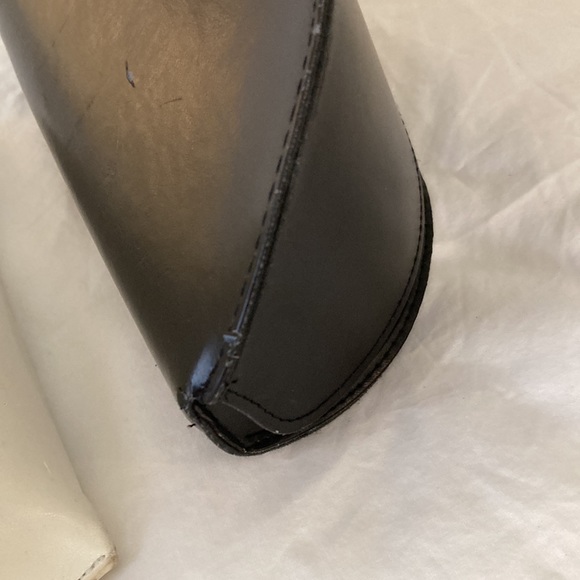 Gucci Black sunglass case & White Valentino sunglass eyeglass case. SET OF 2 - Picture 7 of 16